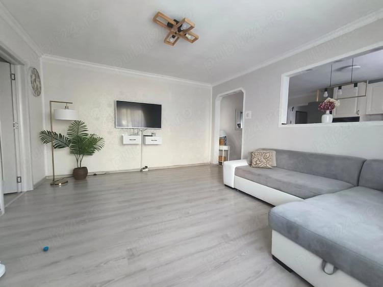 Apartament cu 3 camere semidecomandat în Gării