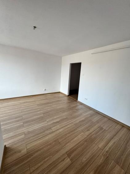 Garsonieră decomandată în Decebal