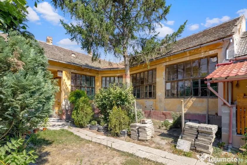 Casă cu 5 camere cu Teren 853 Mp în Ultracentral