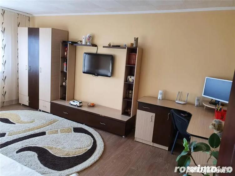 Apartament cu 2 camere decomandat în Gara de Nord