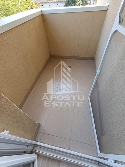 Apartament cu 3 camere semidecomandat, mobilat în Bucovina