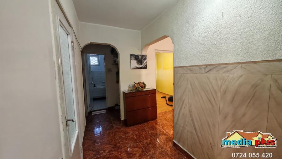 Apartament cu 3 camere decomandat în Central