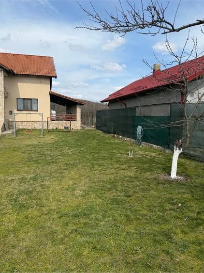 Casă cu Teren 1000 Mp în Orlești