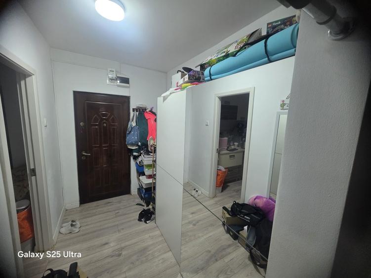 Apartament cu 2 camere semidecomandat în Pantelimon