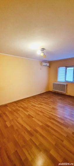Apartament cu 3 camere decomandat în Tecuci