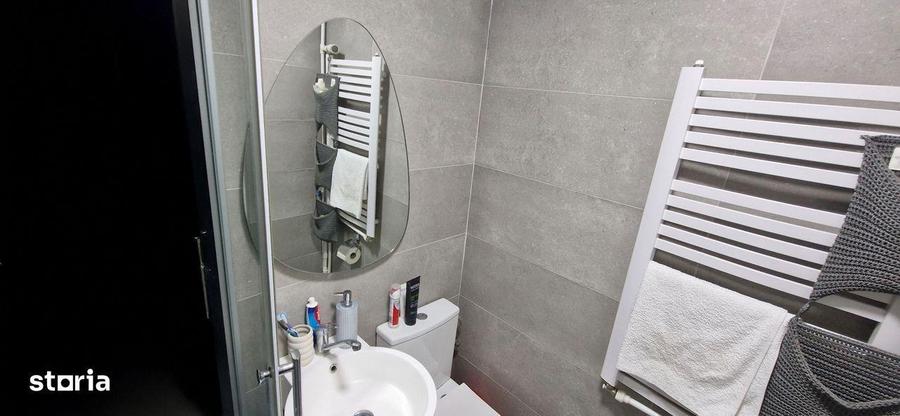 Apartament cu 3 camere decomandat în Valea Oltului