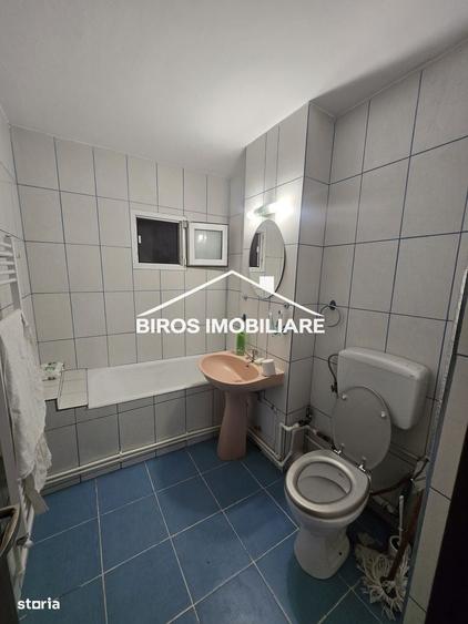 Apartament cu 3 camere decomandat în Rovine