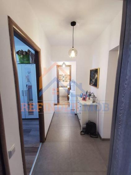 Apartament cu 3 camere decomandat în Giurgiului