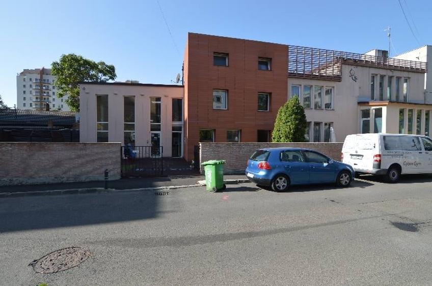 Birou, de 805 mp, în Mihai Bravu