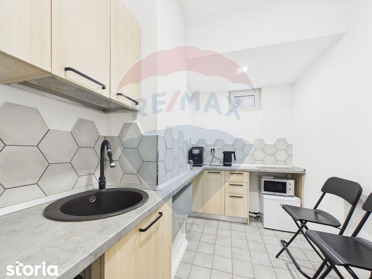 Apartament 4 camere recompartimentat din 3, P-ta Unirii | Parcare - 15
