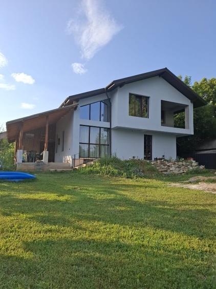 Casă individuală cu 4 camere cu Teren 1250 Mp în Dascălu
