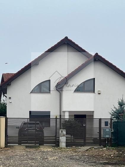 Casă individuală cu 6 camere cu Canalizare în Central