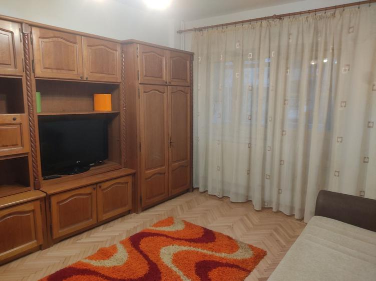 Apartament cu 2 camere decomandat în Pielești