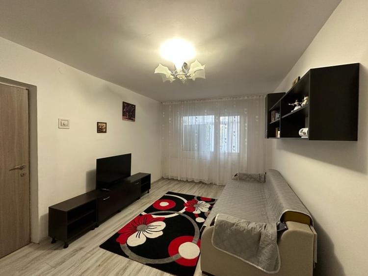 Apartament cu 2 camere semidecomandat, mobilat în Craiovița Nouă
