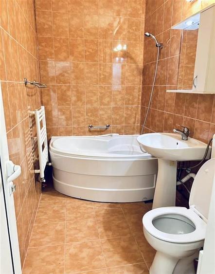 Apartament cu 3 camere decomandat, mobilat în Gară