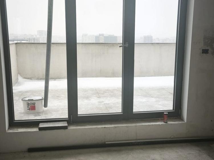 Penthouse cu 4 camere decomandat, mobilat în Mihai Bravu