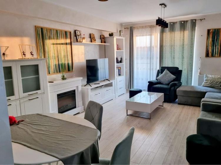 Apartament cu 2 camere decomandat în Tractorul