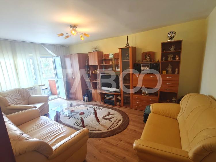 Apartament cu 4 camere decomandat, mobilat în Turnișor