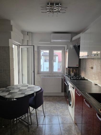 Apartament cu 3 camere decomandat, mobilat în Cotroceni