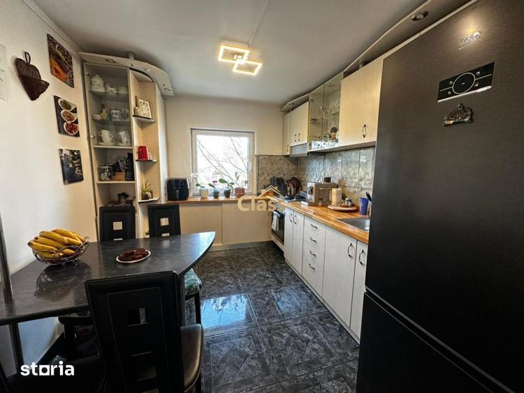 Apartament cu 4 camere decomandat, mobilat în Bulgaria