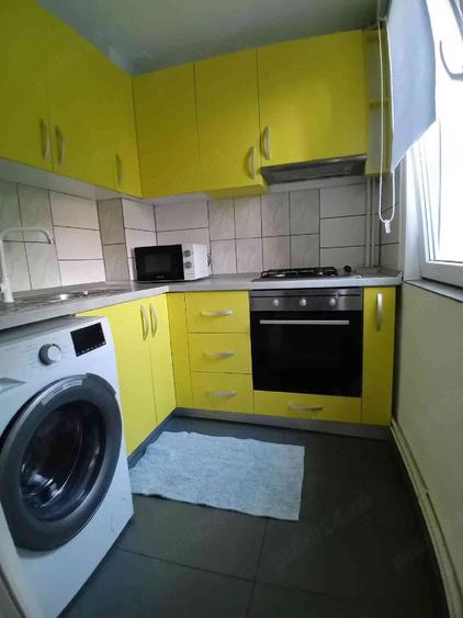 Apartament cu 3 camere semidecomandat în Exterior Vest