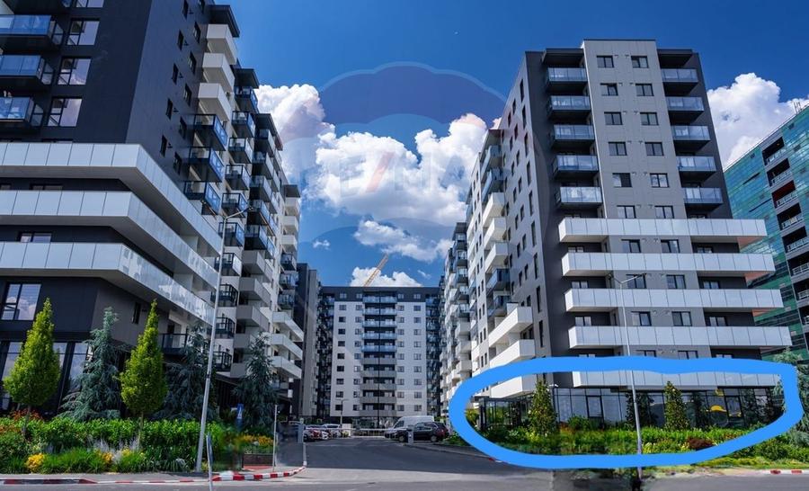 Spațiu comercial, de 321.89999389648 mp, în Nord