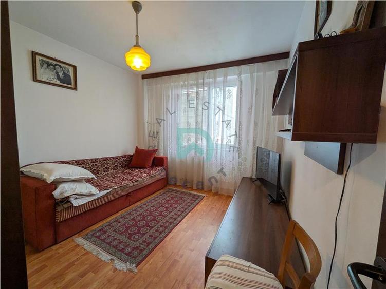 Apartament cu 3 camere decomandat în Astra