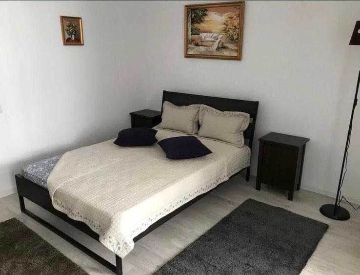 Garsonieră în Roșu
