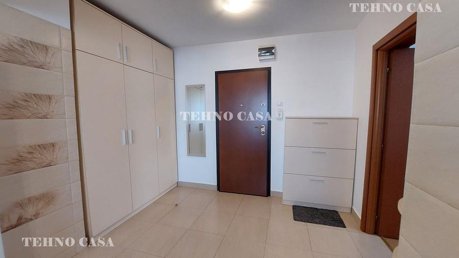 Apartament semidecomandat în Est