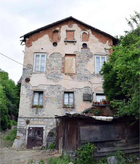 Casă cu Teren 30000 Mp în Central