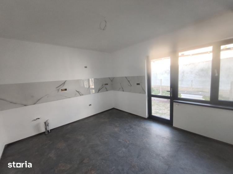 Casă cu 5 camere cu Teren 100 Mp în Braniștea