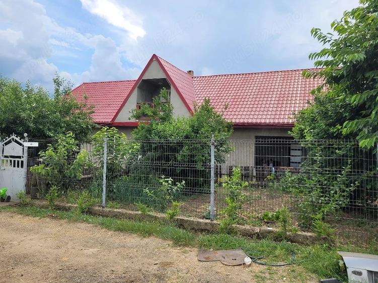 Casă cu Teren 1716 Mp în Breazu