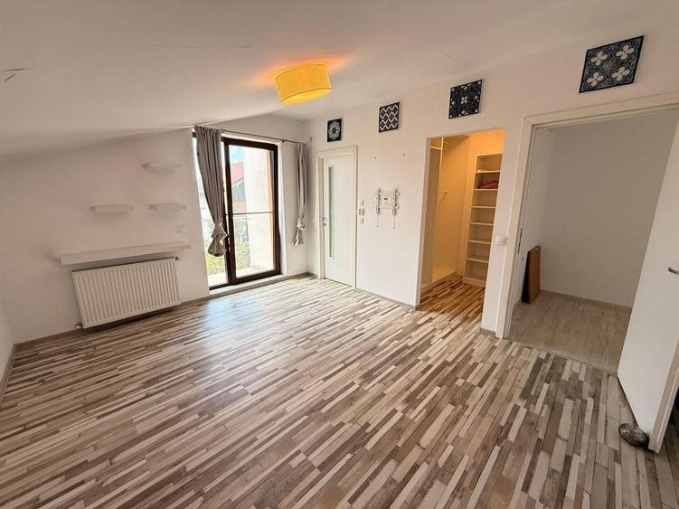 Duplex cu 4 camere cu Canalizare în Corbeanca
