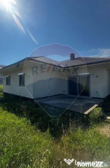 Casă cu 4 camere cu Teren 1000 Mp în Șcheia