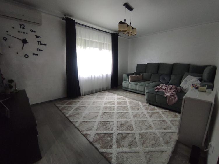 Casă individuală cu 5 camere cu Canalizare în Valea Adâncă
