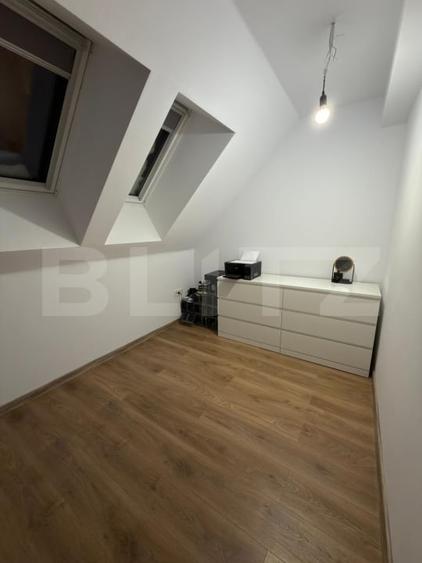 Penthouse cu 3 camere decomandat, mobilat în Tractorul