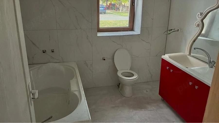 Casă cu 2 camere cu Teren 800 Mp în Cruceni