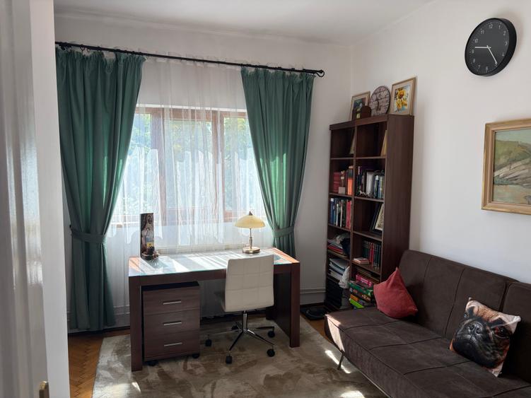 Apartament cu 3 camere semidecomandat în Cotroceni