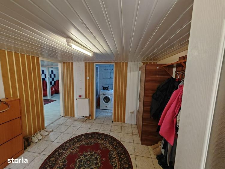 Apartament cu 4 camere în Letea