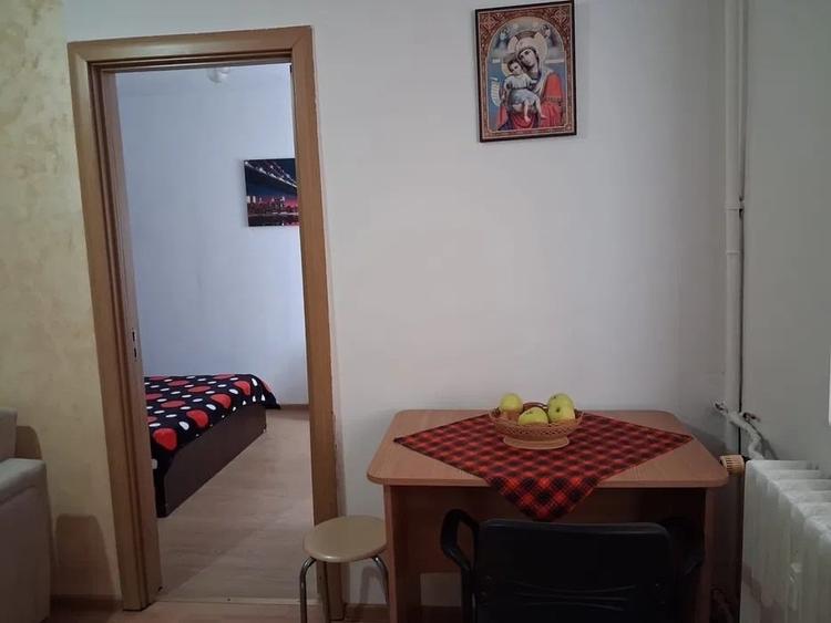 Apartament cu 2 camere semidecomandat, mobilat în Craiovița Nouă