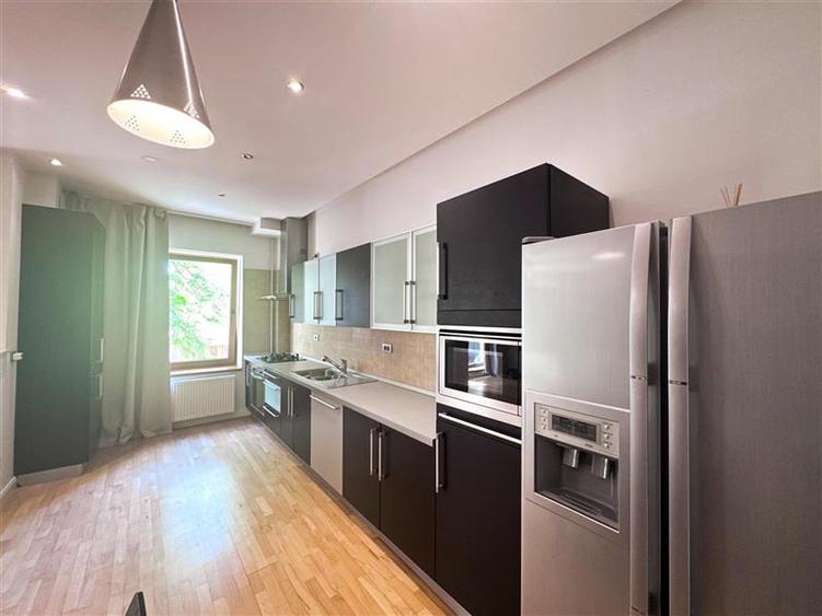 Apartament cu 3 camere semidecomandat, mobilat în Herăstrău