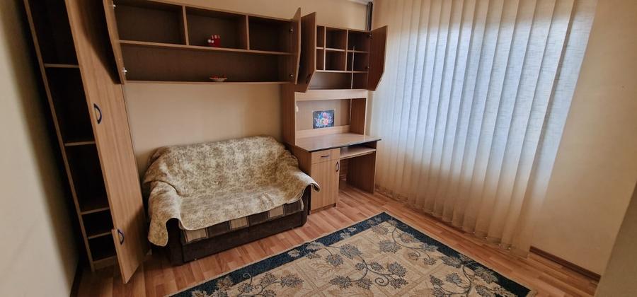 Sud ,se inchiriaza apartament decomandat 3 camere,pret 300 euro - 5