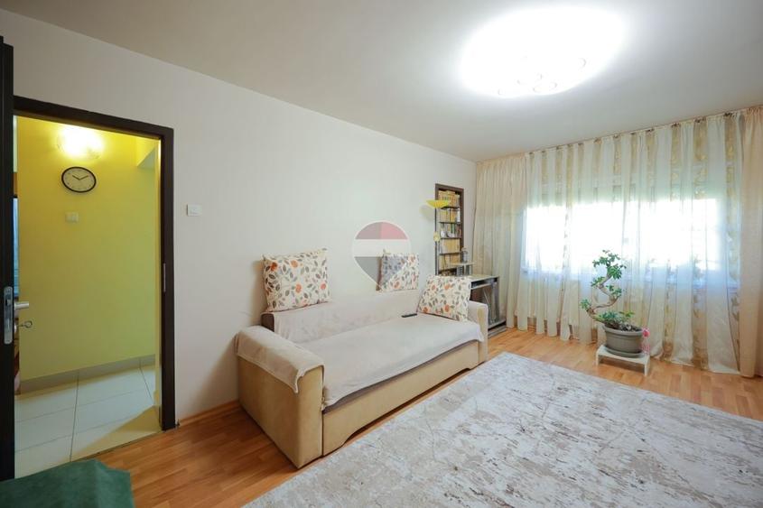 Apartament cu 3 camere decomandat în Rogerius