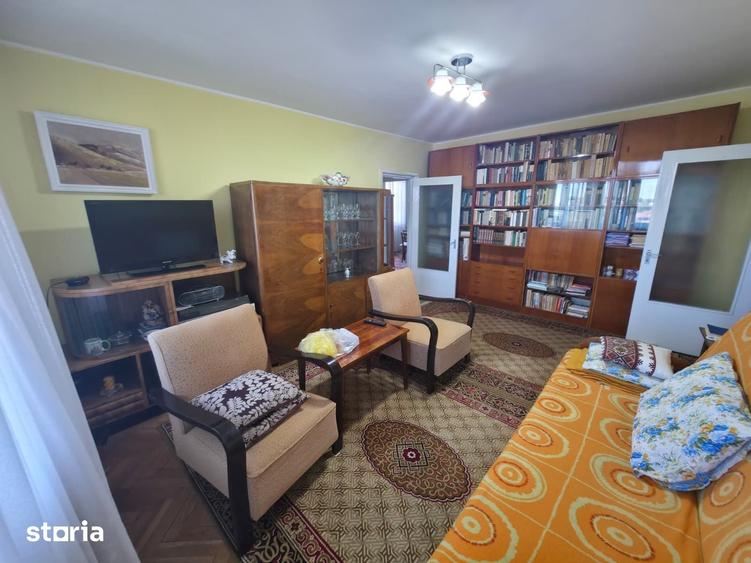 Apartament cu 3 camere semidecomandat în Central