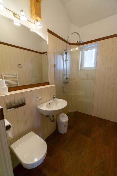 Apartament cu 4 camere decomandat în Calea Dumbrăvii