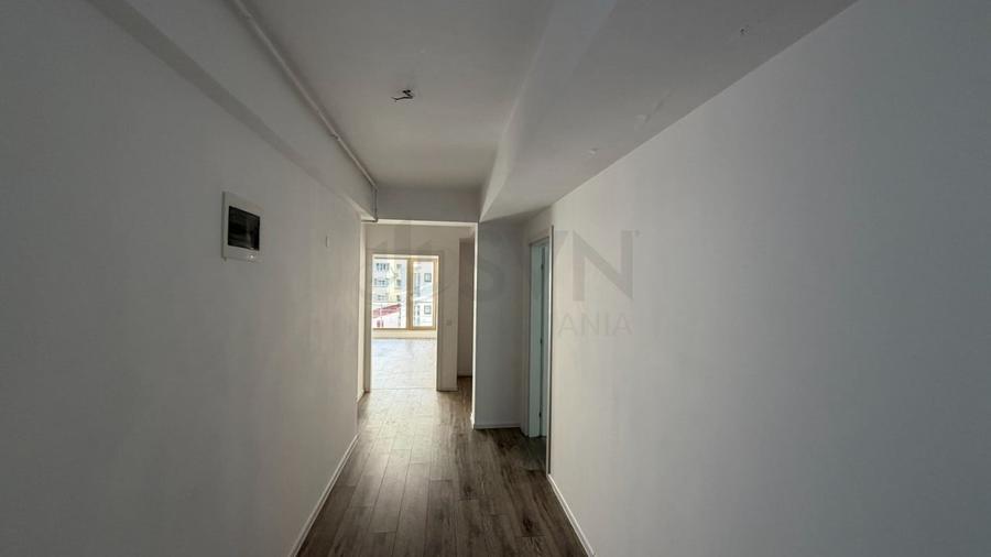 Apartament cu 4 camere semidecomandat în Iancului