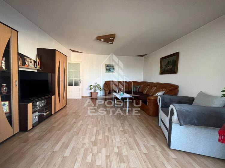 Apartament cu 3 camere decomandat în Șagului