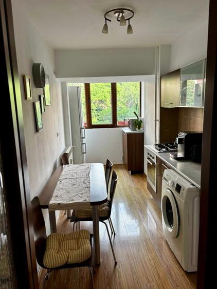 Apartament cu 3 camere decomandat, mobilat în Alexandru Obregia