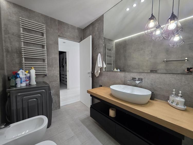 Penthouse cu 5 camere semidecomandat, mobilat în Șoseaua Nordului