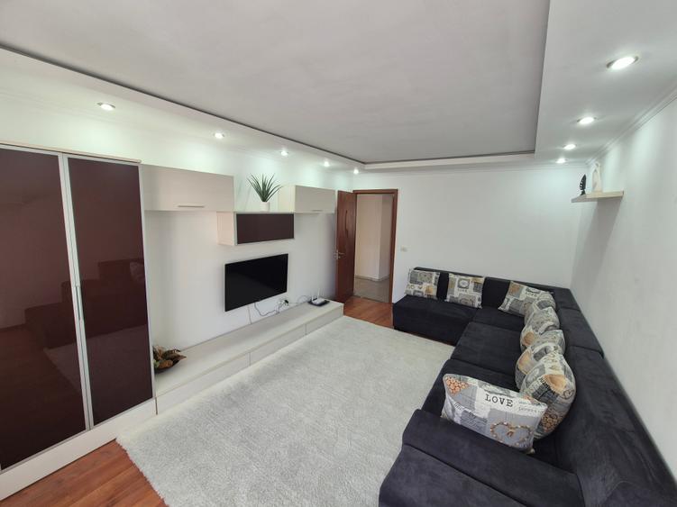 Apartament cu 2 camere decomandat, mobilat în Micro IV